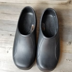 tredsafe clogs